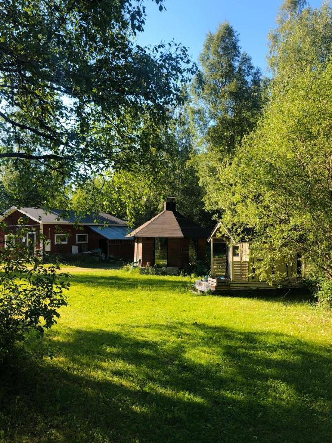 Pihlajamaeen Lomamoekit Vanhakyla Buitenkant foto